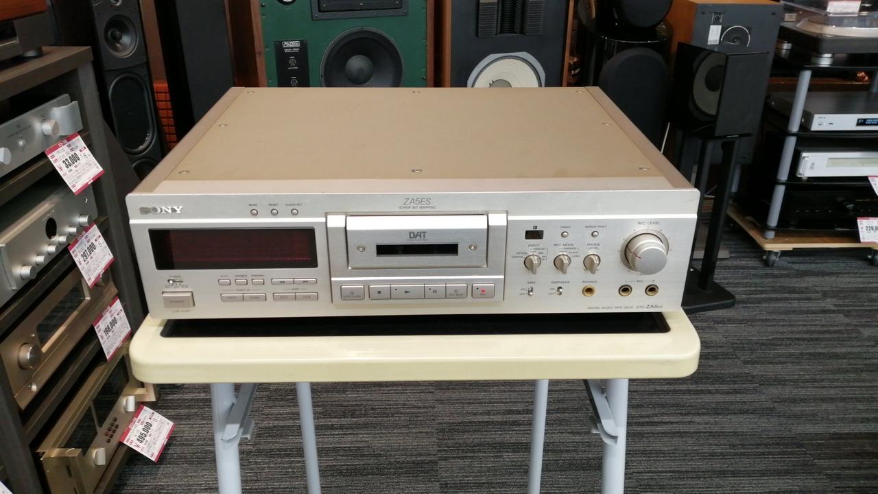 SONYのDATデッキ。いい音でしたが、壊してジャンク‼DATテープ10本付き！ SONYのDATデッキ。いい音でしたが、壊してジャンク‼DATテープ10