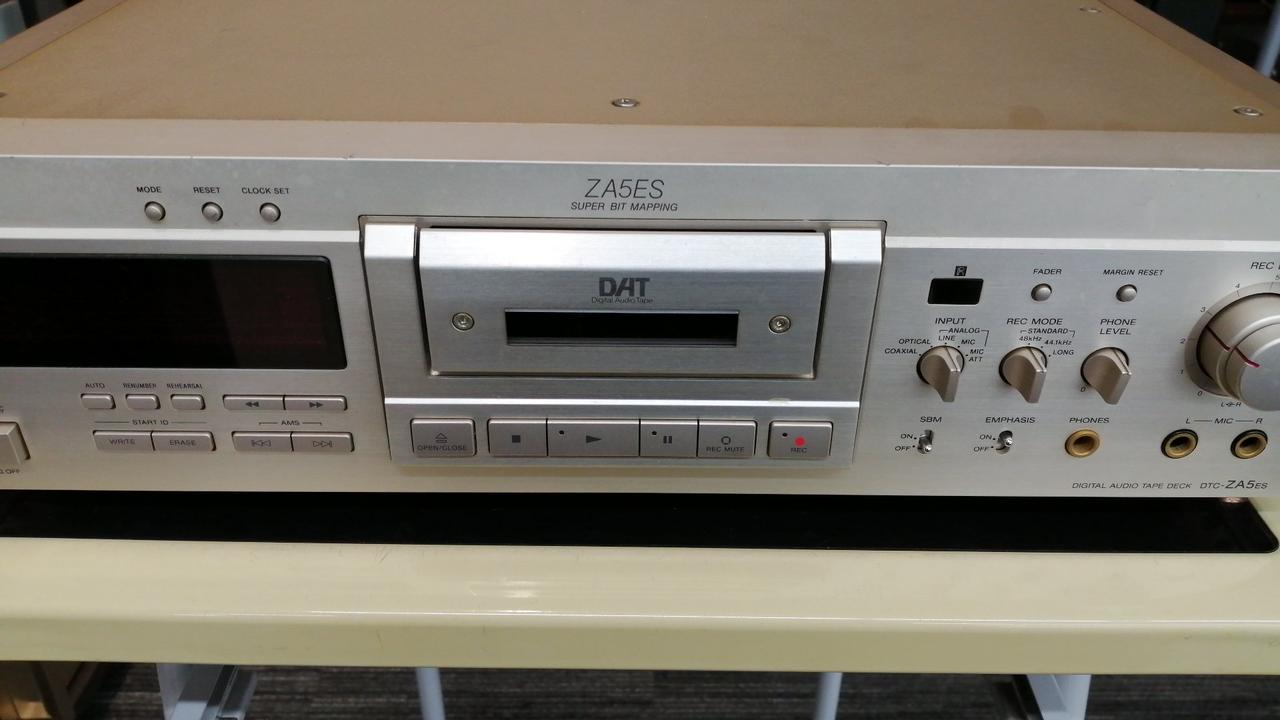 SONYのDATデッキ。いい音でしたが、壊してジャンク‼DATテープ10本付き！ SONYのDATデッキ。いい音でしたが、壊してジャンク‼DATテープ10