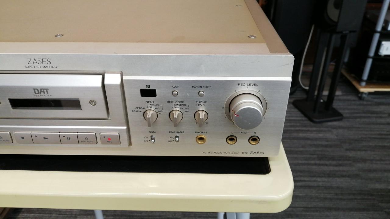 SONYのDATデッキ。いい音でしたが、壊してジャンク‼DATテープ10本付き！ SONYのDATデッキ。いい音でしたが、壊してジャンク‼DATテープ10