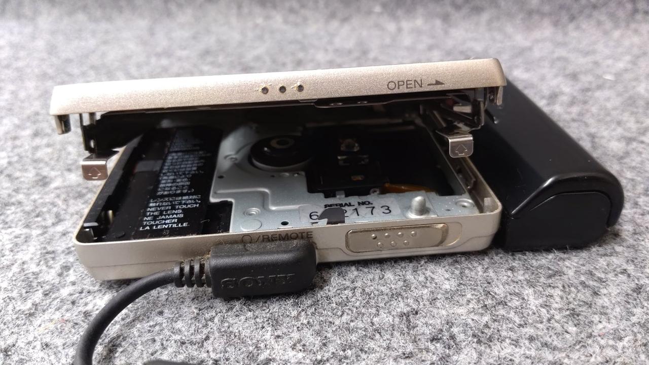 MDウォークマン　(SHARP) SHARP MDウォークマン MDプレーヤー MD-MT66 - メルカリ