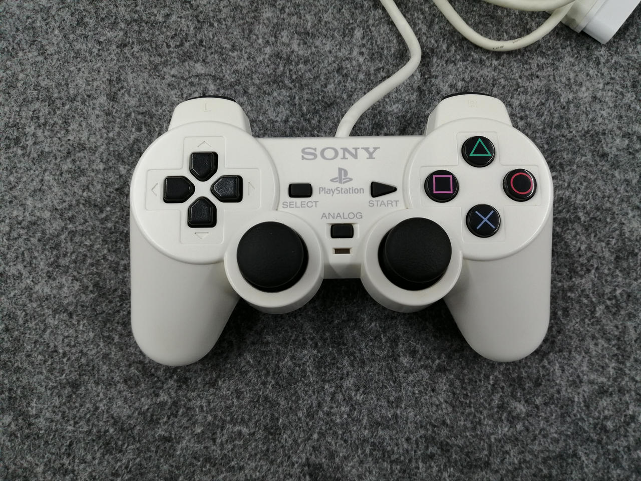PS2コントローラーが付属します