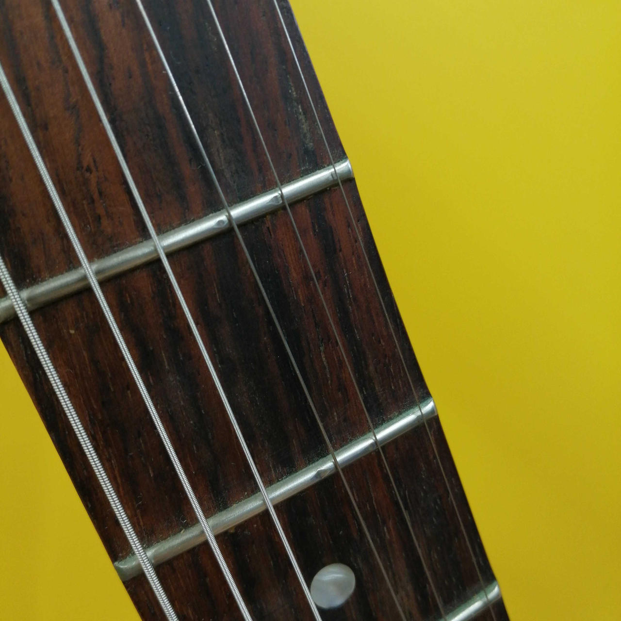 フレット削れ跡あり