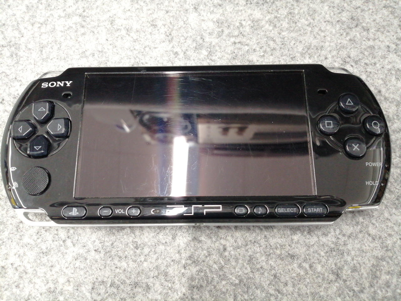 本体全体にキズ多数あり