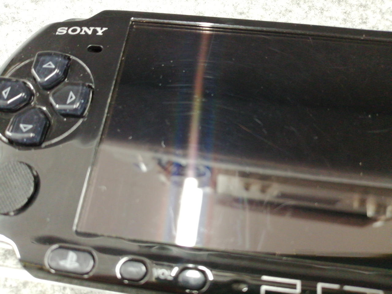 画面キズ、チリ多数あり