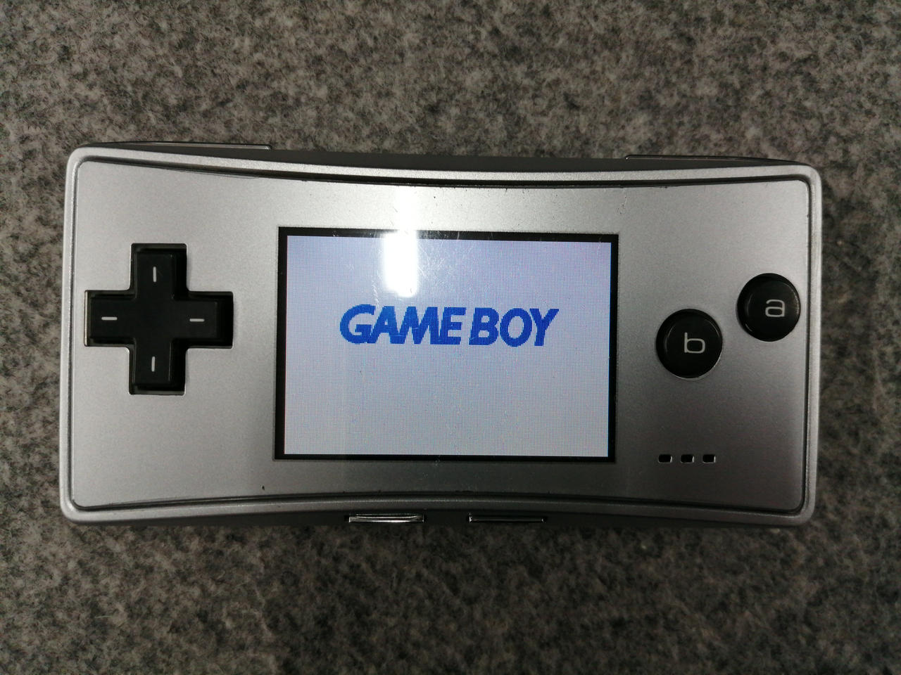 分かりにくいですが画面黄ばみあり