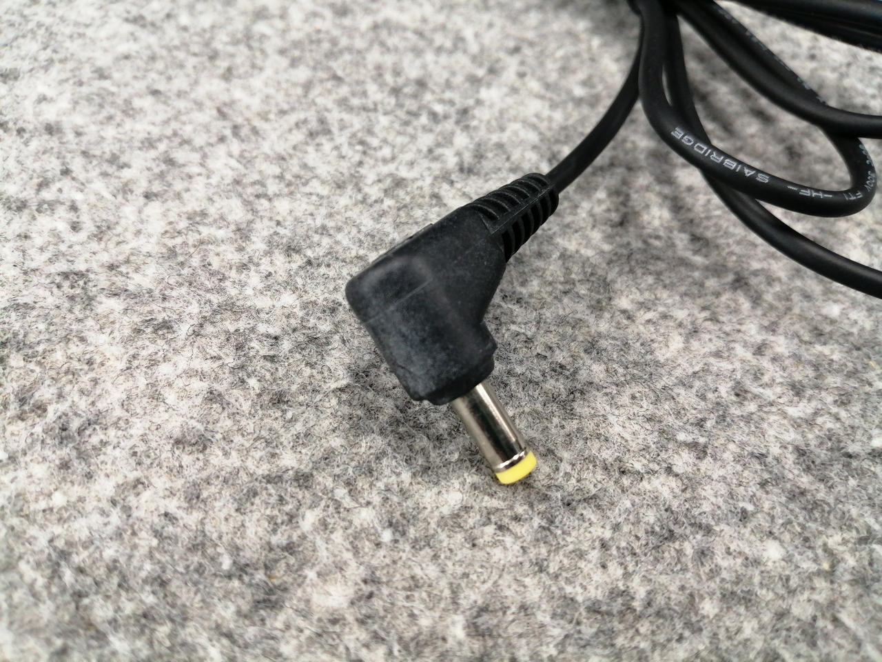 アダプター変色あり