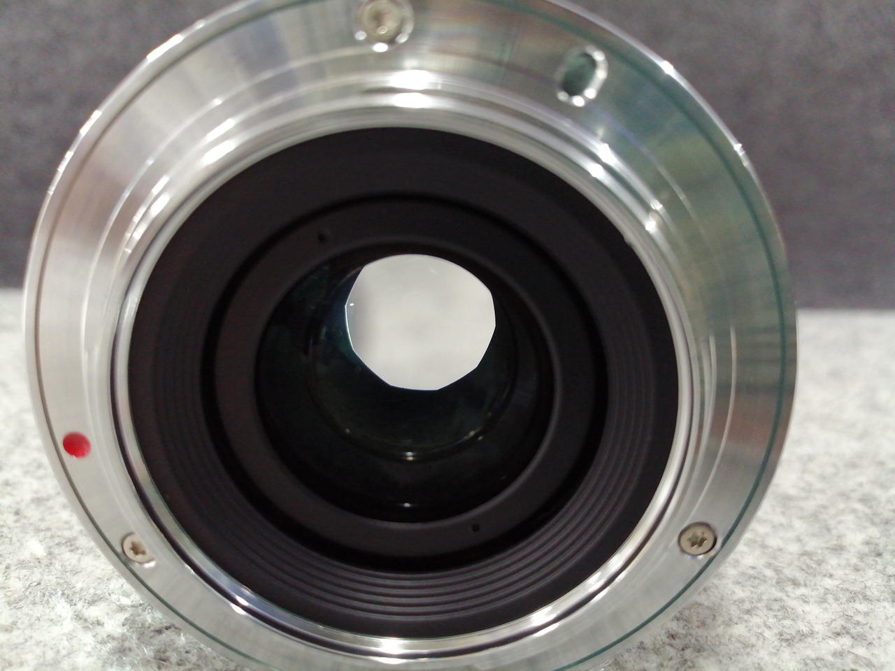 見えにくいですがレンズ内チリあり