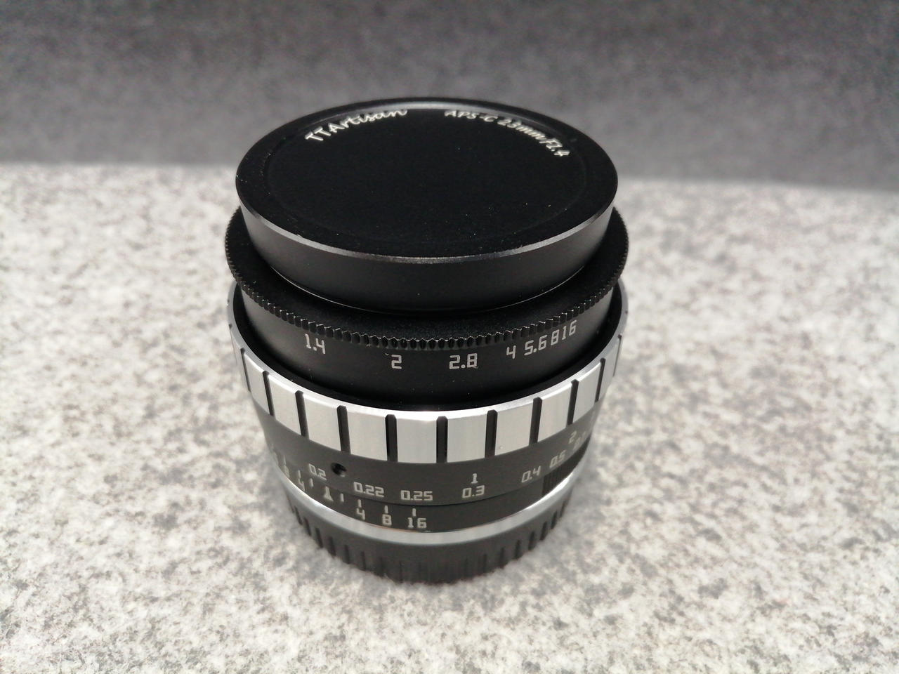 本体細かなキズあり