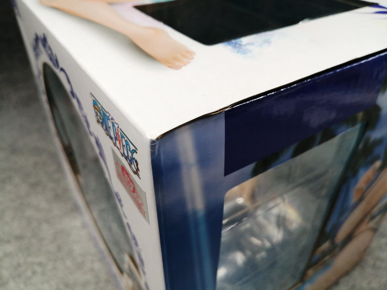 化粧箱角ダメージあり