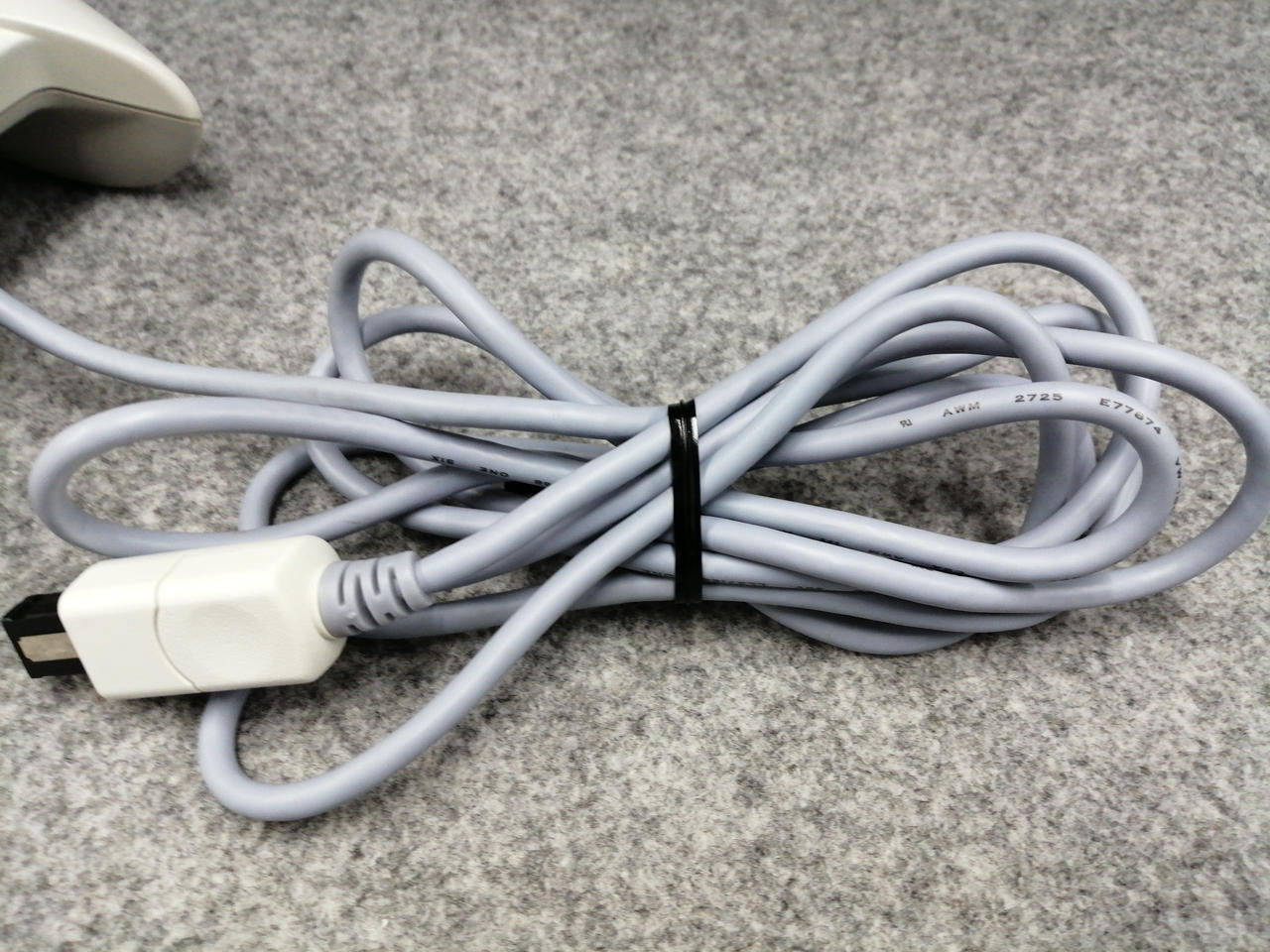 ケーブル細かな汚れあり