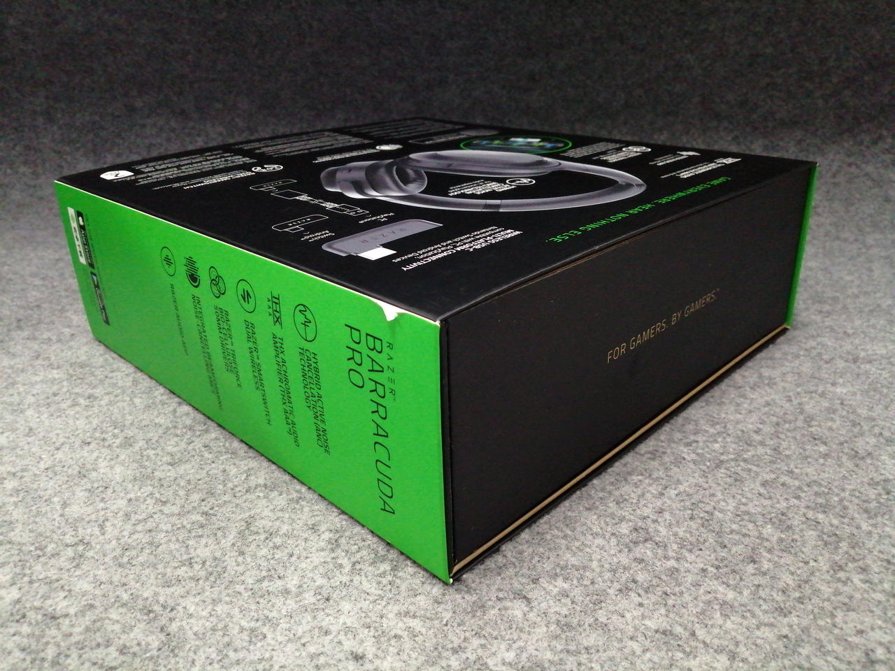 化粧箱破れ箇所あり