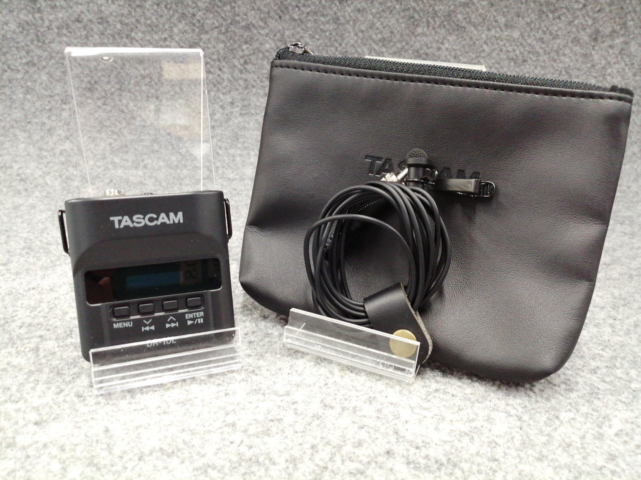 本体細かな汚れあり