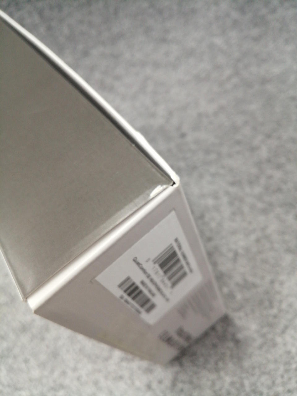 外箱に剥がれあり