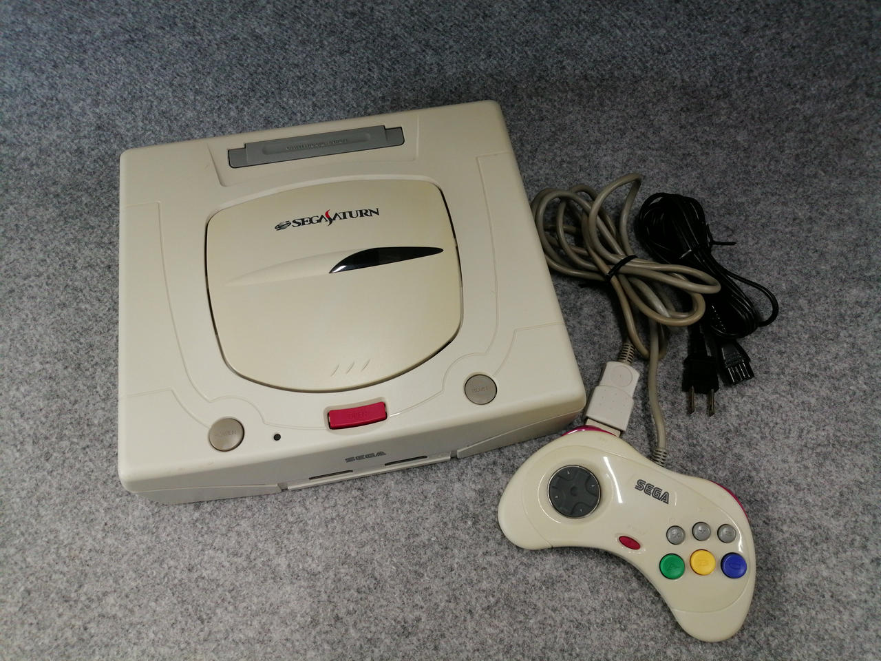 本体全体に黄ばみあり