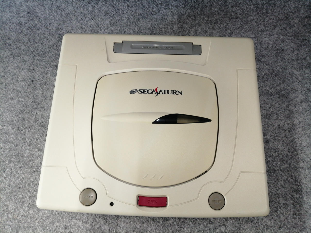 本体目立つキズあり