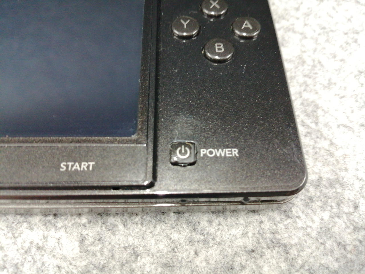 電源ボタン塗装剥げあり