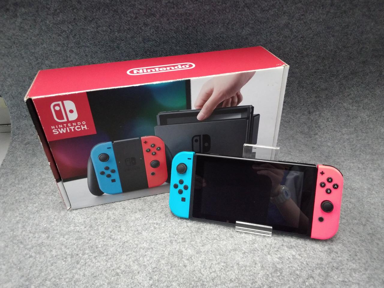 本体全体にキズ多数あり