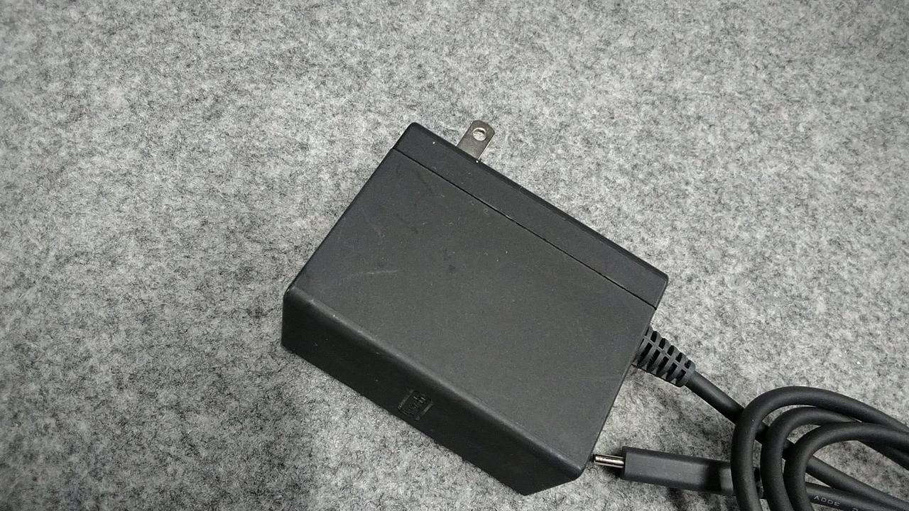 電源ケーブルキズあり