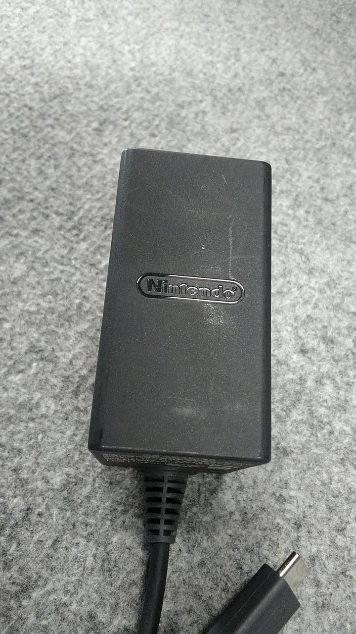 電源ケーブルキズ多め
