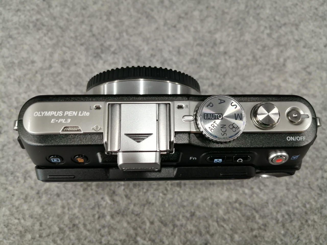 OLYMPUS ミラーレス一眼 ジャンク OLYMPUS (オリンパス) ミラーレス一眼カメラ 専用電池付 PEN-F