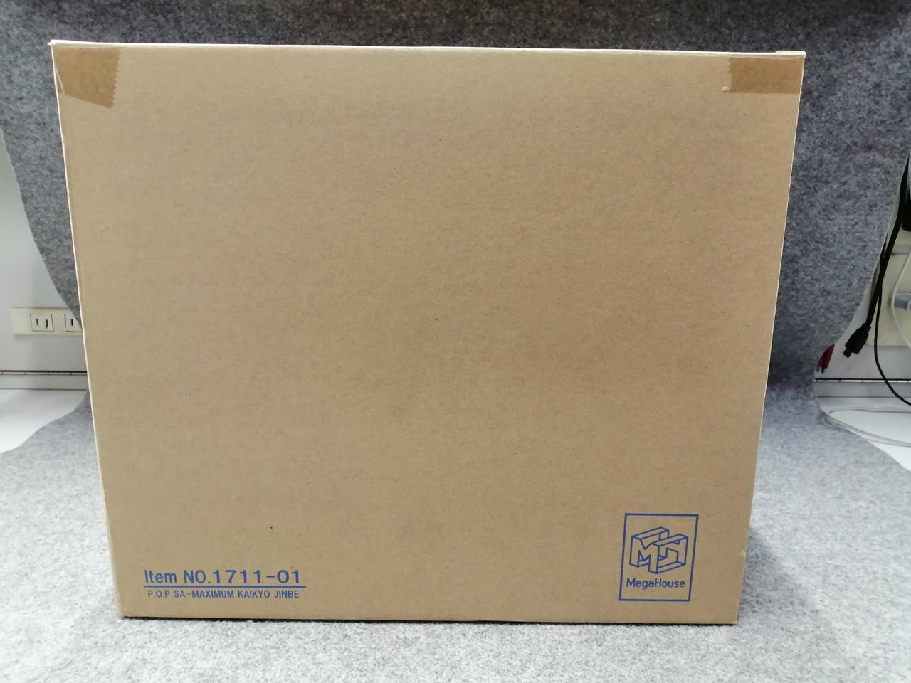 輸送箱凹みあり