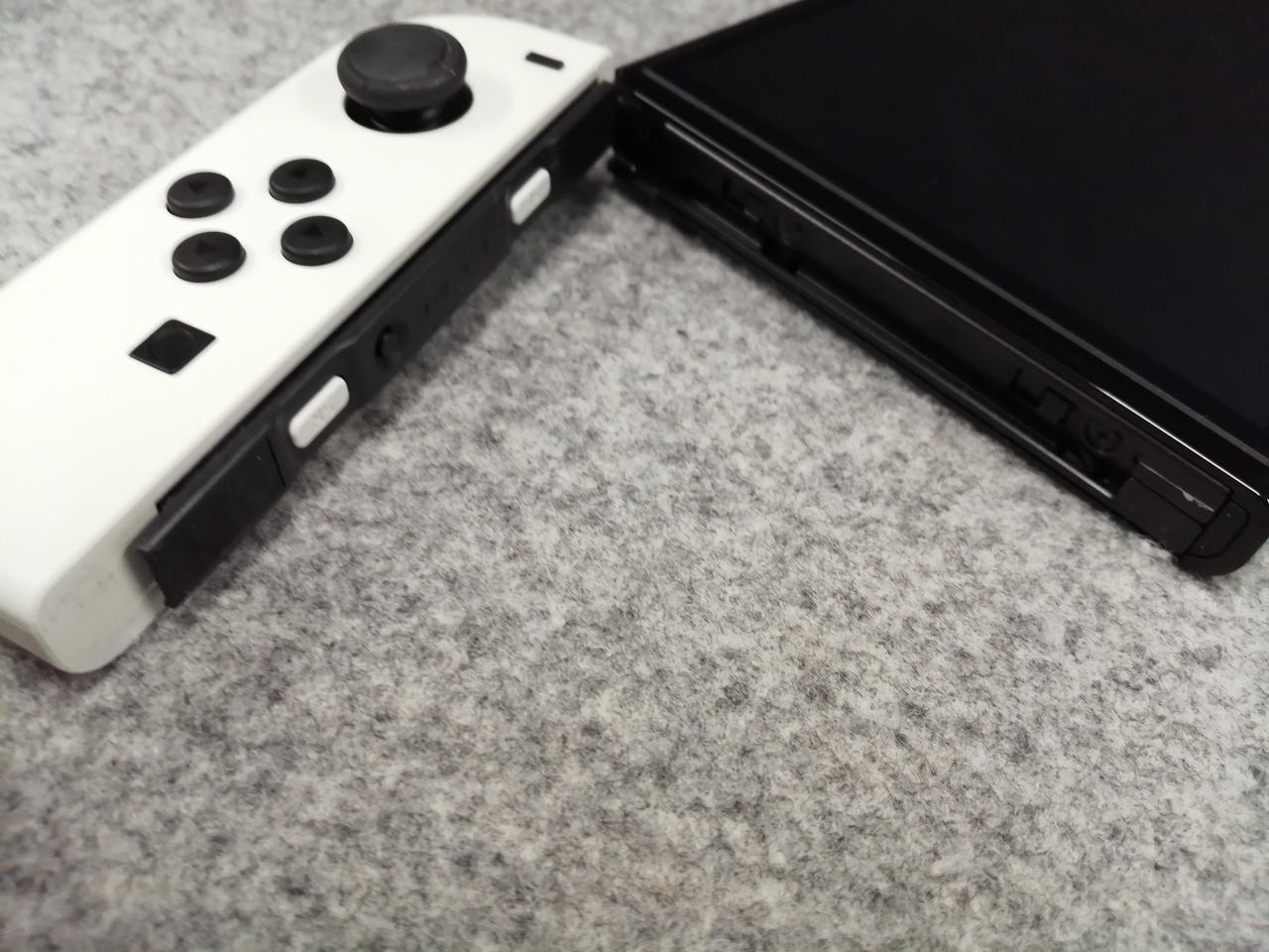 Nintendo Switch ホワイト/ブラック 黒色(グレー）のSwitchを白色に改造！ドックも改造して、白デスク環境