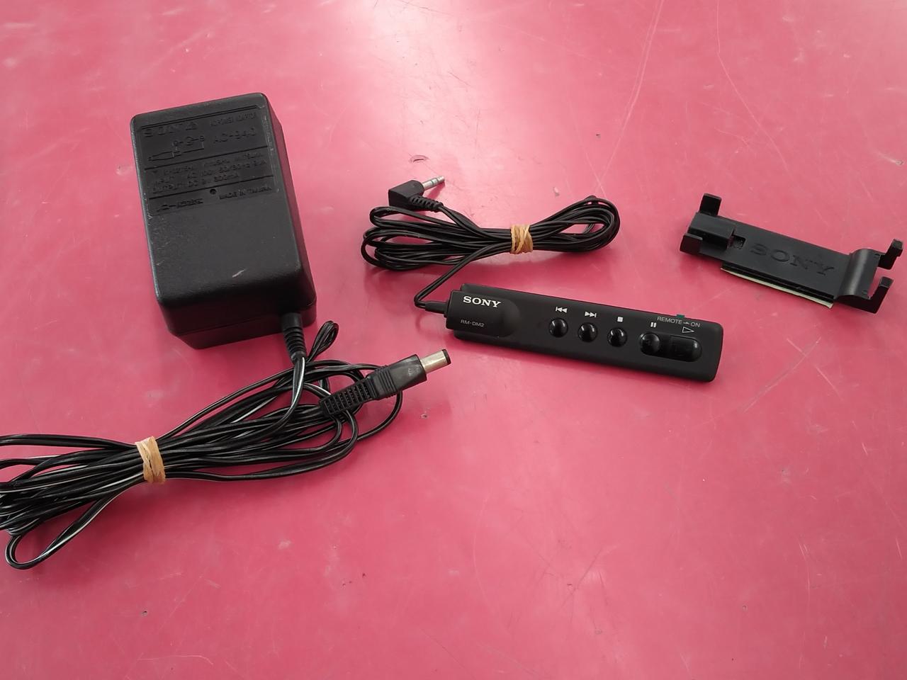 SONY ポータブルCDプレーヤー AC-D50　ジャンク品 SONY ポータブルCDプレーヤー AC-D50 ジャンク品 ジャンク】 SONY