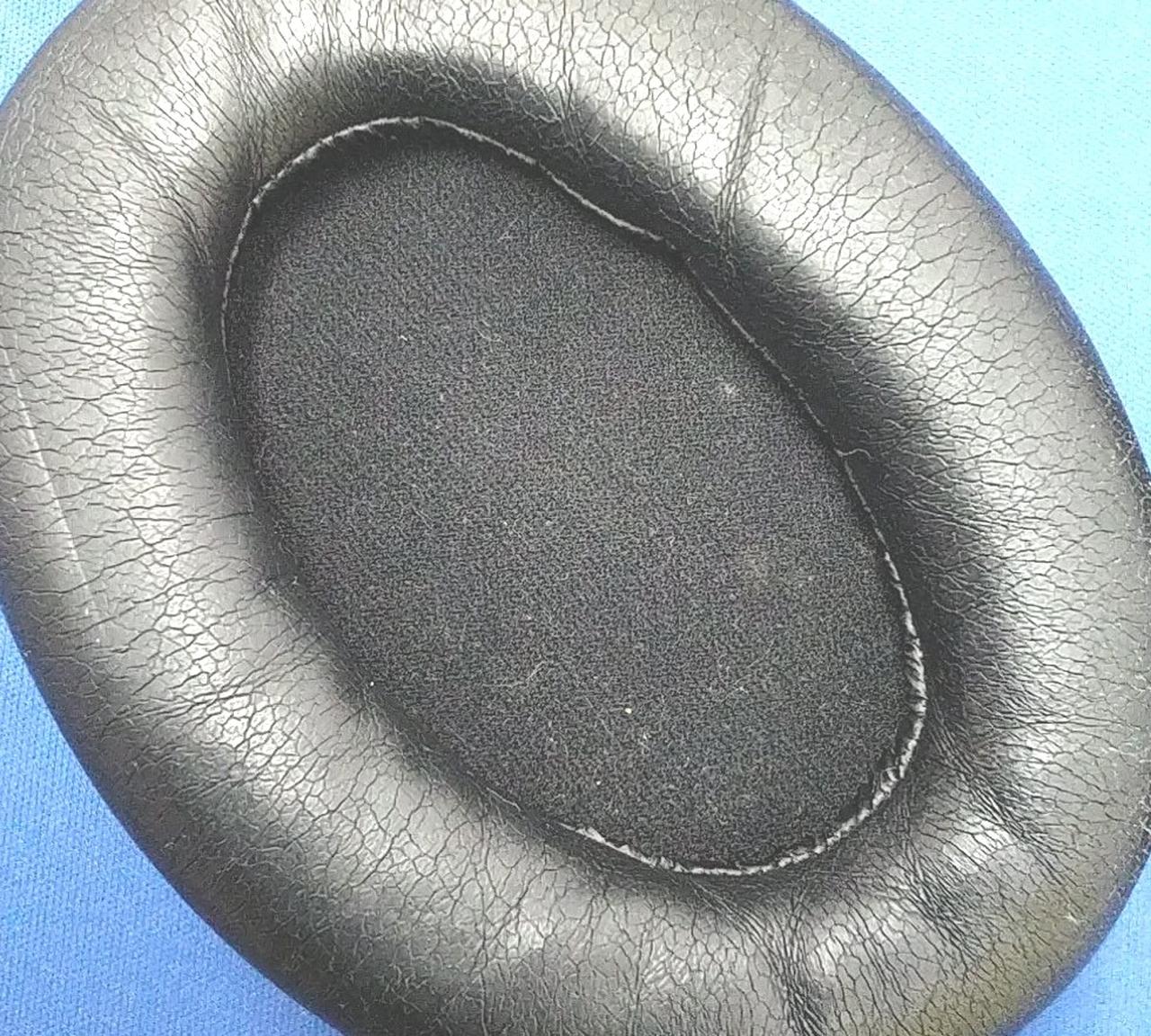 イヤーパッドにシミがあります