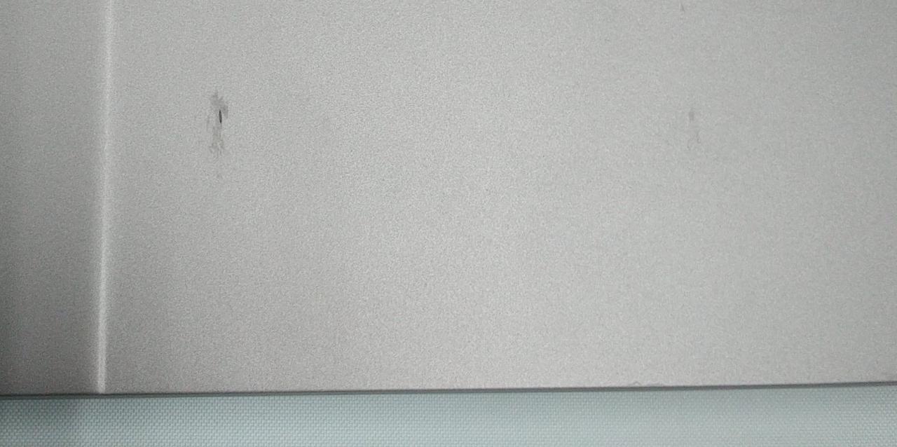 天板に一部キズがあります