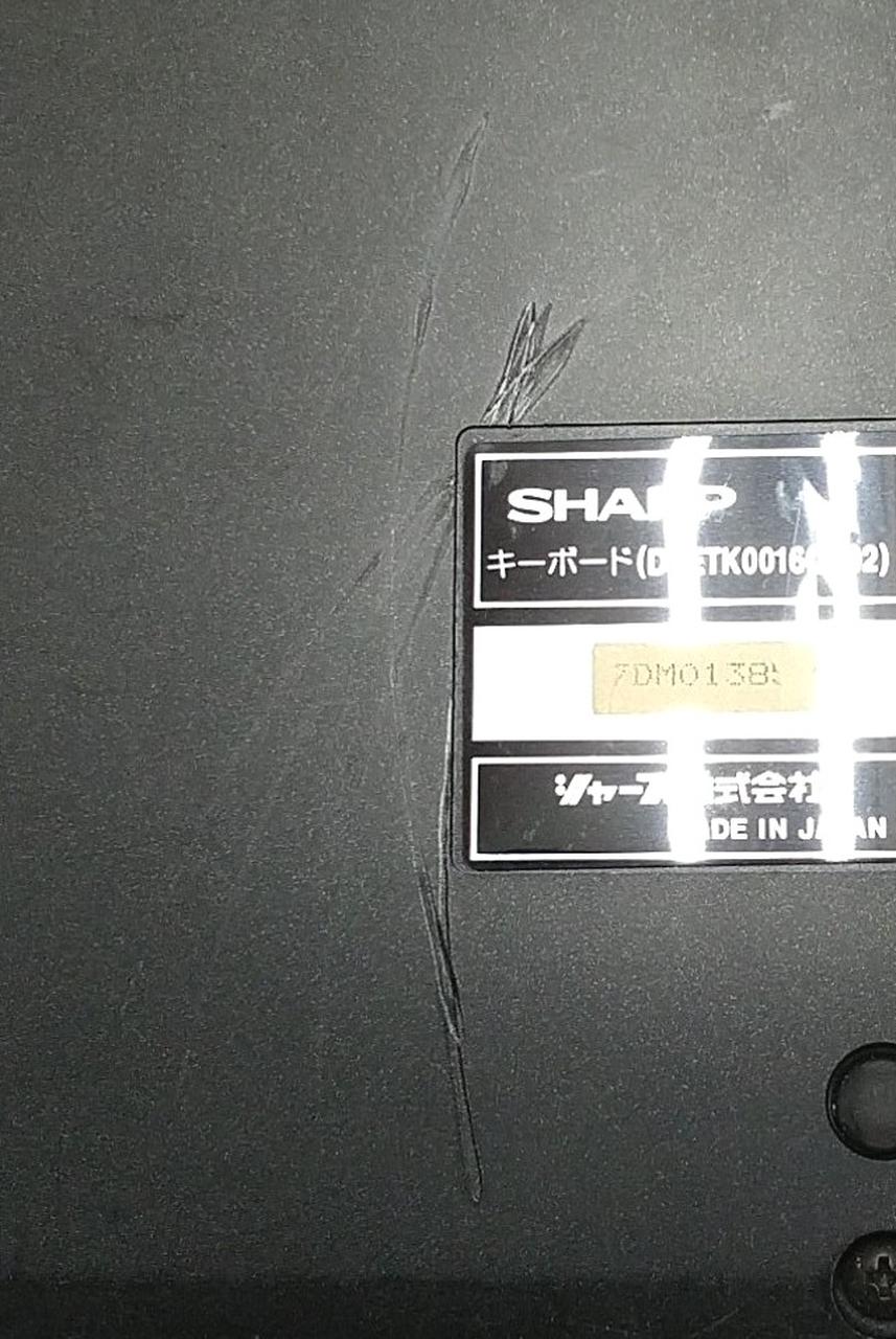 背面にキズがあります