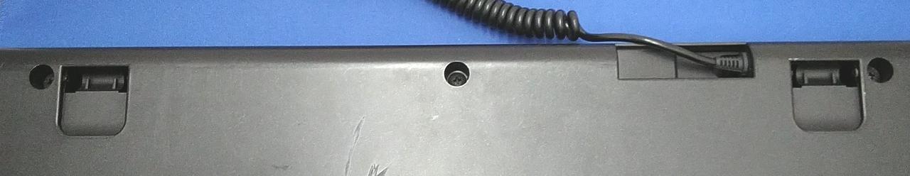 角度調整のスタンド２つ欠品