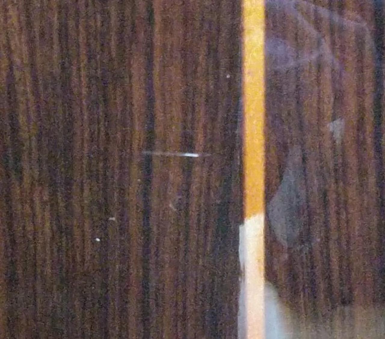 ボディの背面にキズがあります