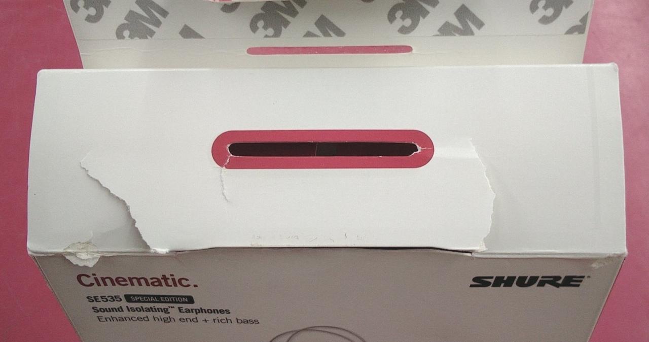 一部箱に破れがあります