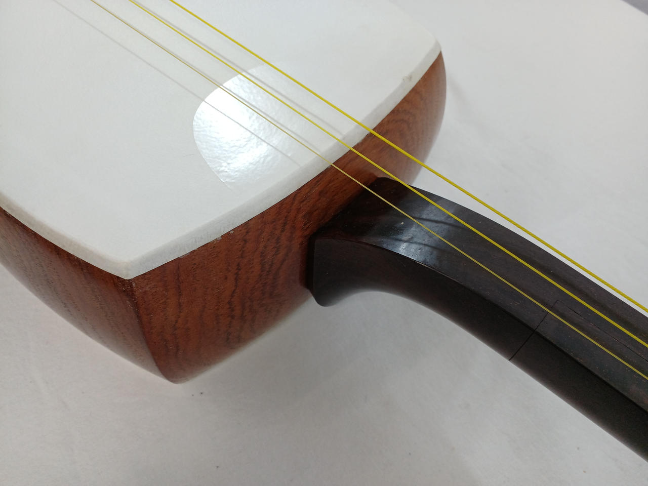 希少品　三味線 和楽器 秀忠雅　弦楽器 ハードケース　撥　セット 楽天市場】三味線ケース 撥水 軽量 細棹 中棹用 おまけ付 長