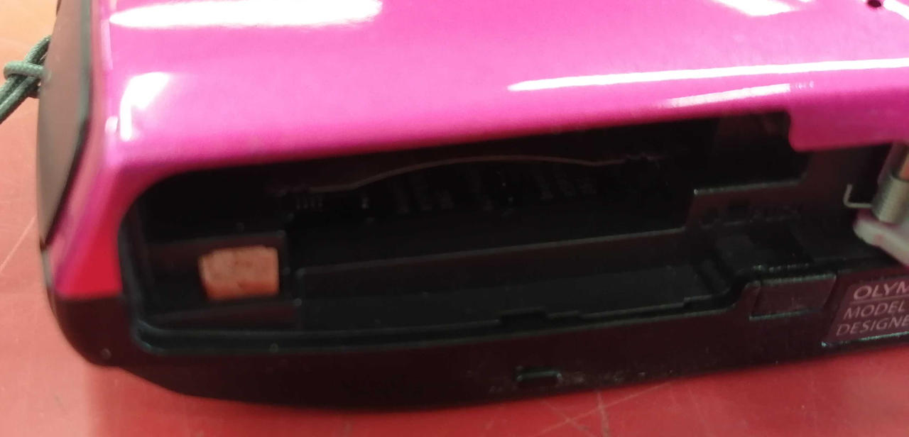 バッテリー留め具破損有り