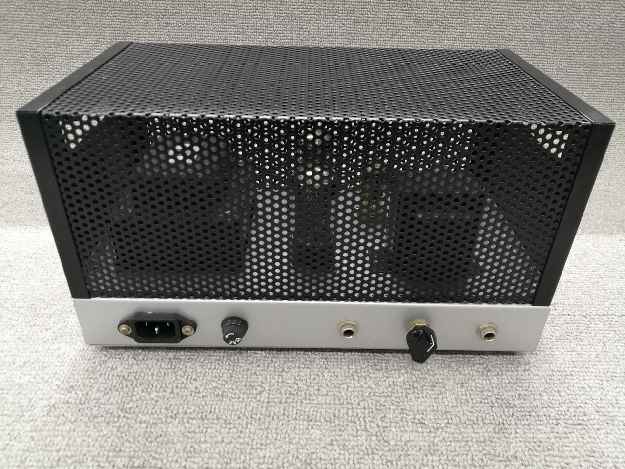 真空管プリアンプ　番方不明 この真空管プリアンプの図を解読するのを手伝ってくれない