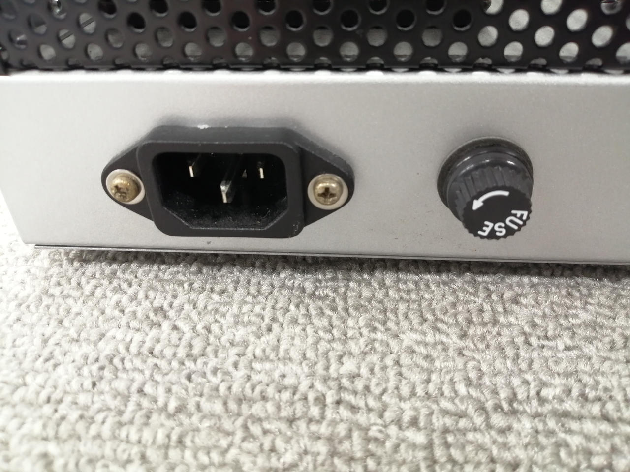 真空管アンプ 本体 メッシュカバー付き 真空管アンプ 本体 メッシュカバー付き