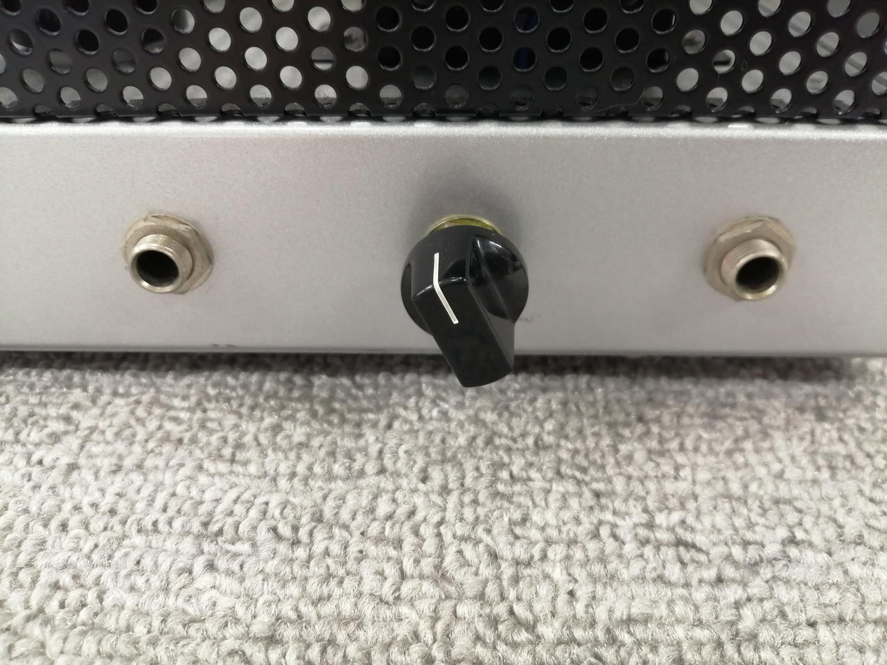 真空管アンプ 本体 メッシュカバー付き 真空管アンプ 本体 メッシュカバー付き