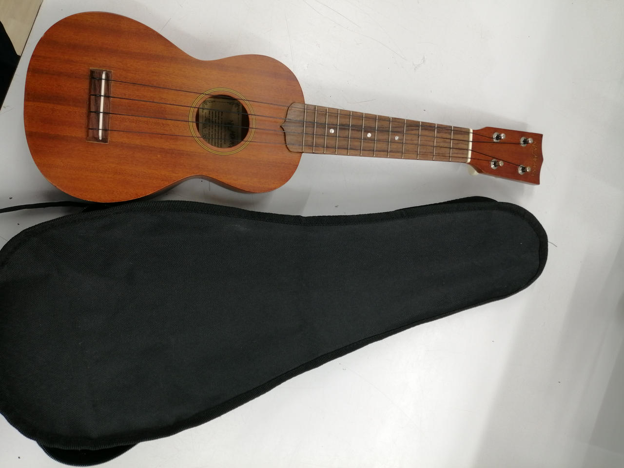 ALAMOANA Soprano Ukulele Musical Instrument with Soft Case Japan Used UK-160
