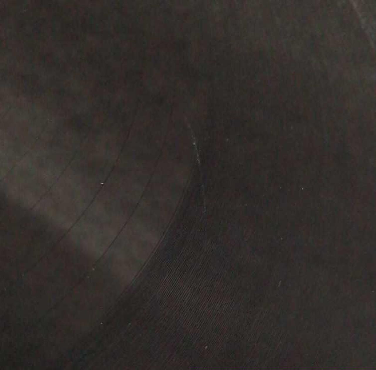 深いキズがあります。