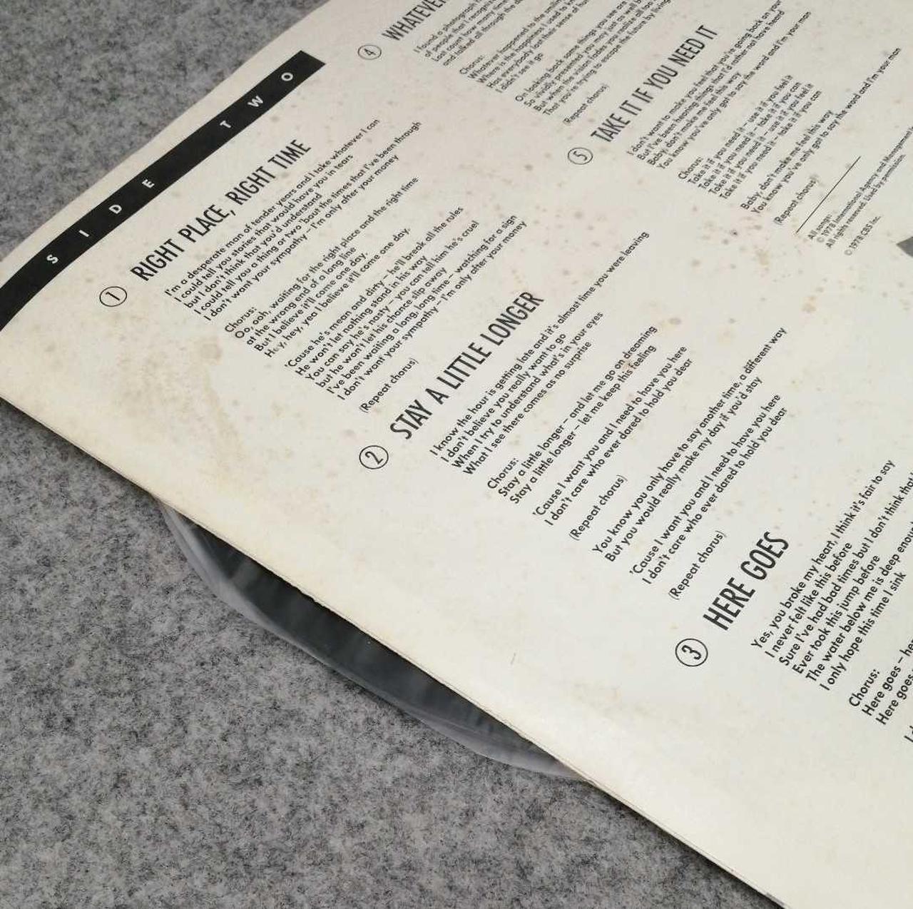 側面が破れています。