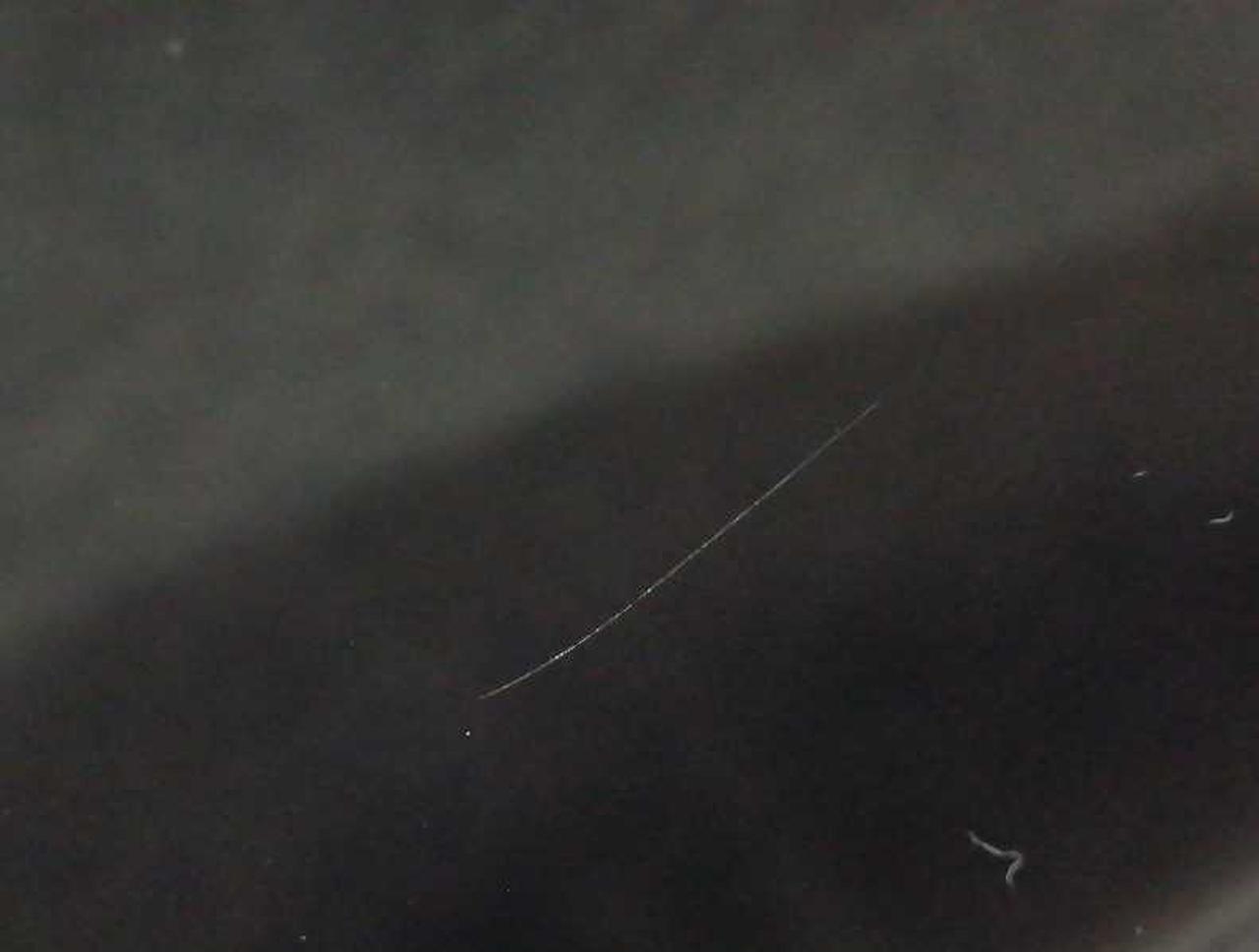 画面に目立つキズ有ります。