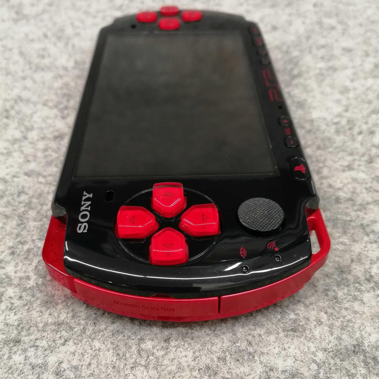 【8/16価格改訂(値上)】PSP-2000 ＋ソフト10本、付属品、おまけ付き 8/16価格改訂(値上)】PSP-2000 ＋ソフト10本、付属品、おまけ付き