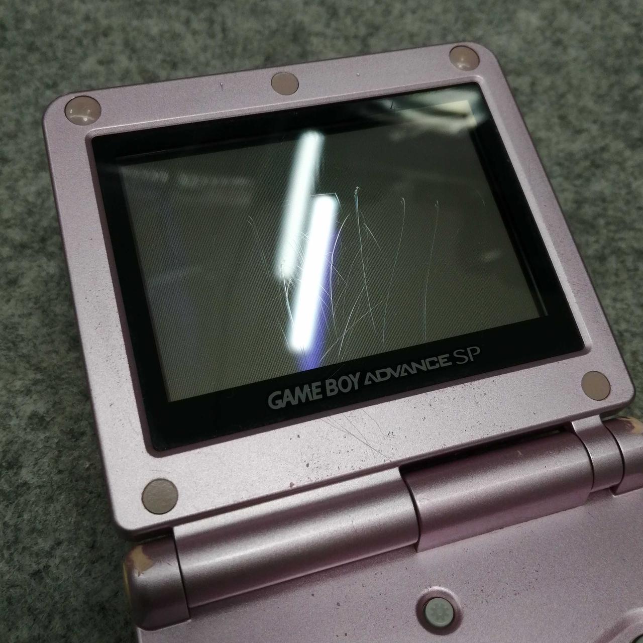 スクリーンに目立つキズあります