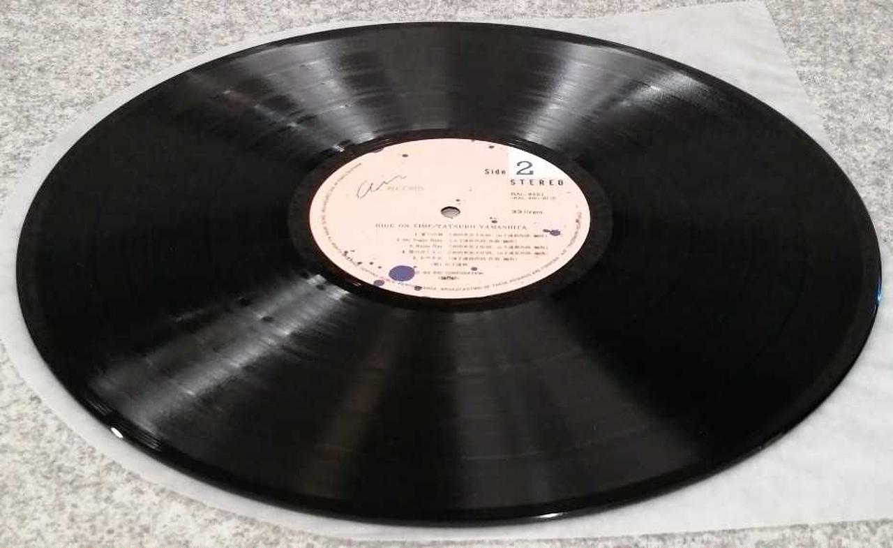 B面3曲目に目立つキズがあります。