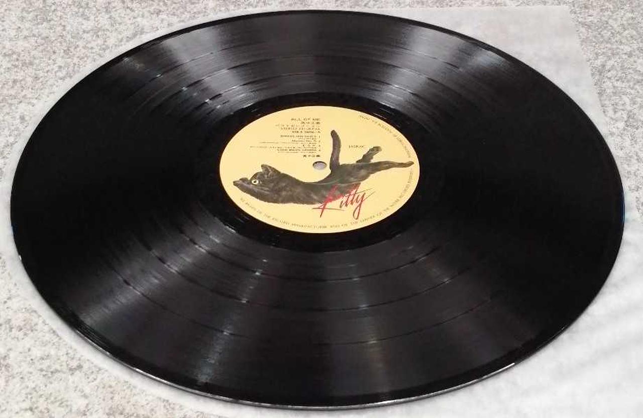 3曲目にキズ有りますがカメラに映りません