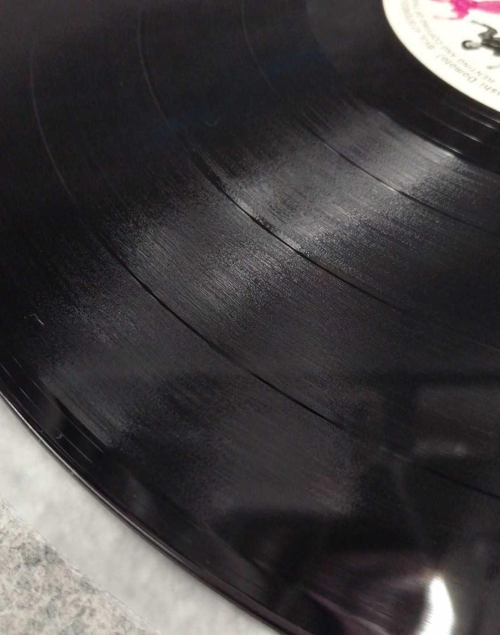 C面にキズ有ります。