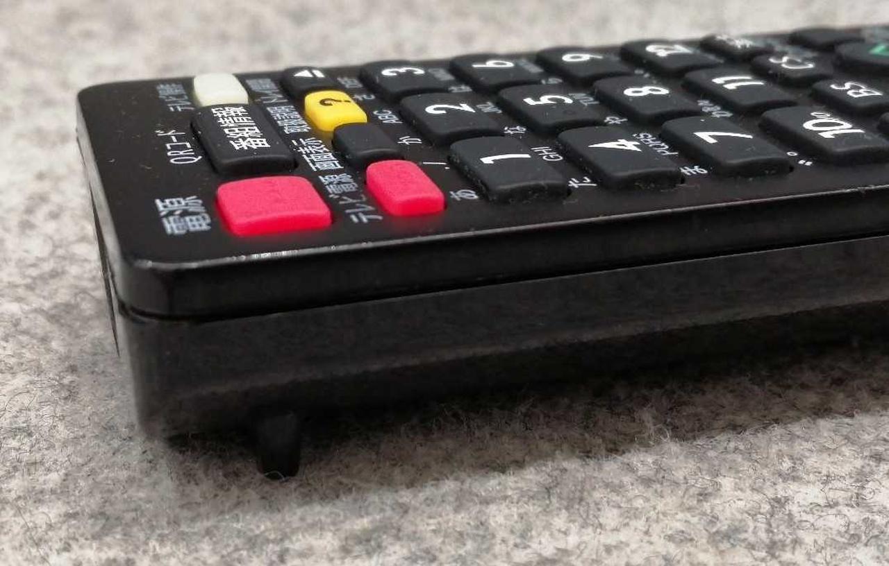 ツメが破損している為リモコン上部浮きます