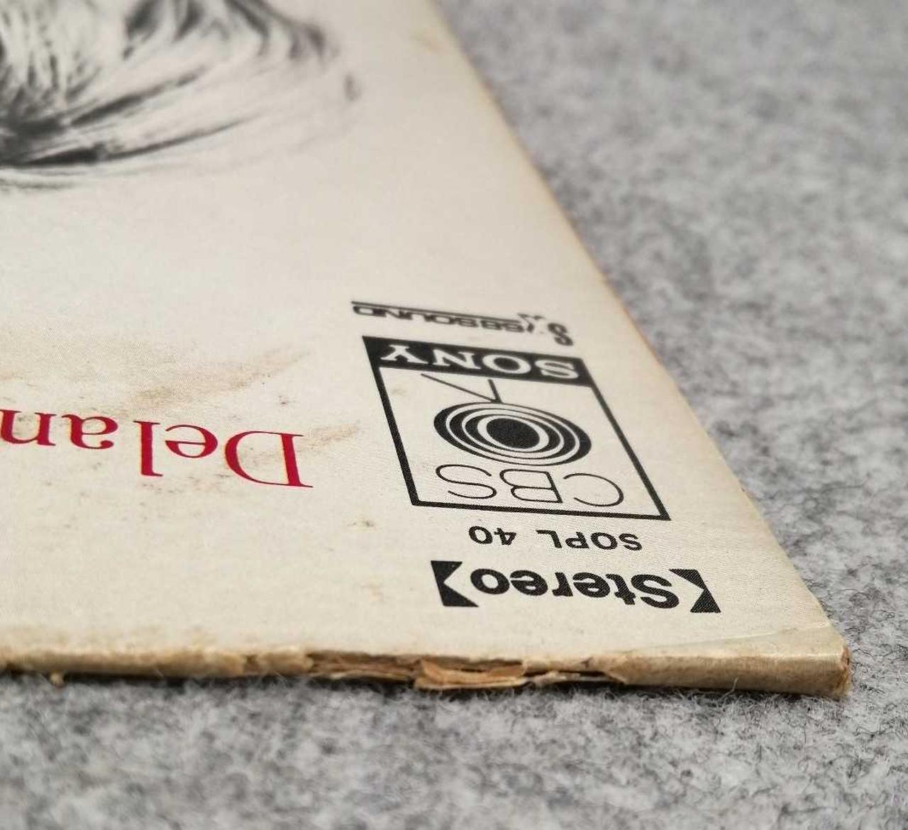 ジャケットイタミあります。