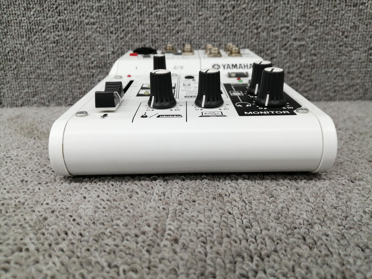 【未使用品】YAMAHA AG03 DJミキサー　ホワイト Amazon | ヤマハ AG03 Mk2 ライブストリーミングパック ホワイト